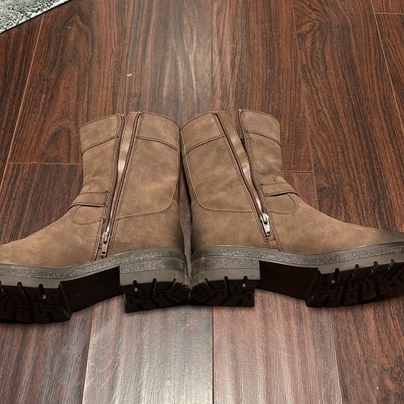 Ankle Boots - Wide width - Picture 3 of 10